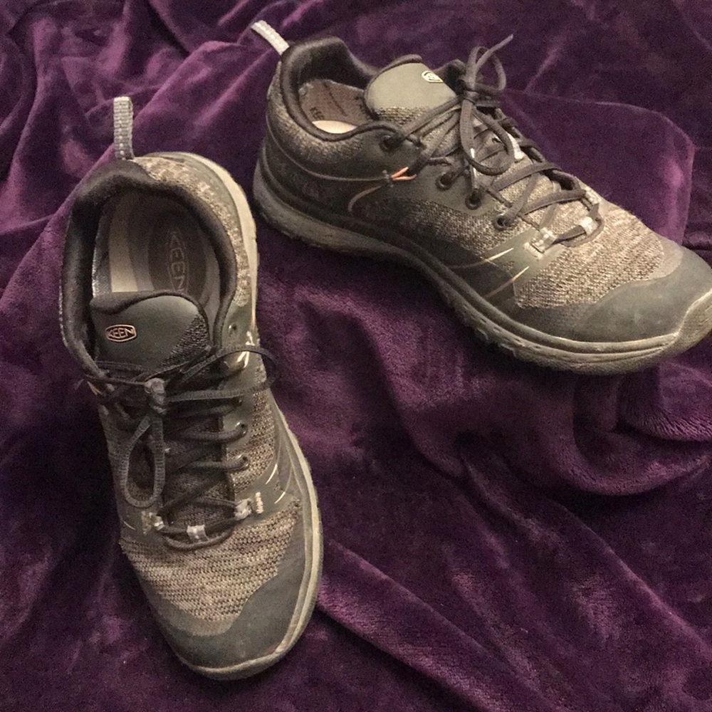 Keen trail hiking shoes!!